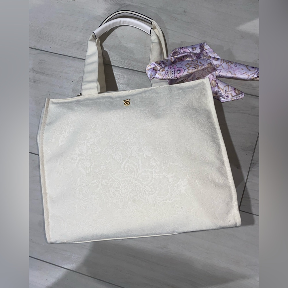 Victoria's Secret White Floral Tote - Picture 1 of 6